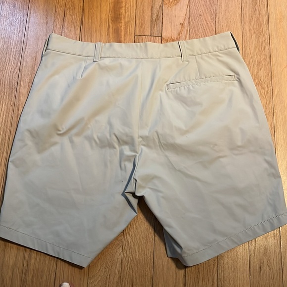 J. Crew 7” inseam men’s shorts - Picture 3 of 3